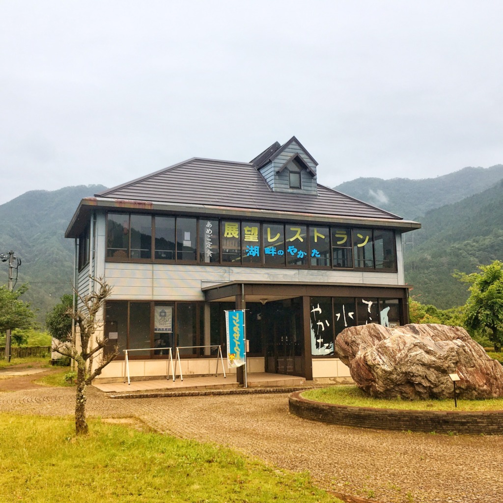 てらの湖畔広場の展望レストラン