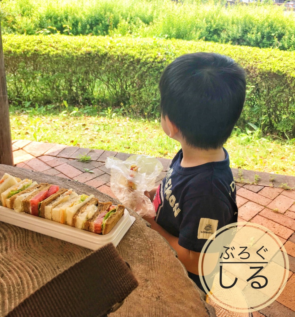 ほたる見公園香川県でカレンズのパンを食べる