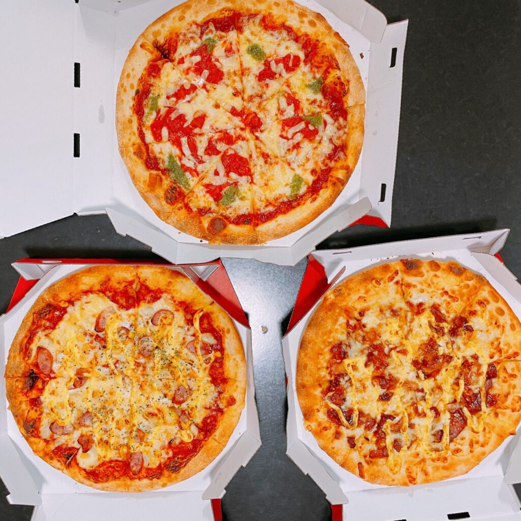 ピザハット四国中央市[Mサイズ人気の定番ピザ３枚セットをテイクアウト